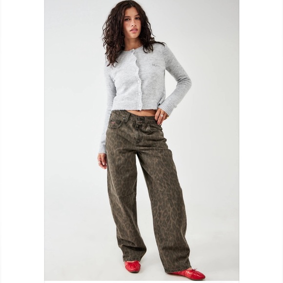 BDG Denim - BDG Urban Outfitters Logan Printed Buckle Baggy Barrel Jeans.